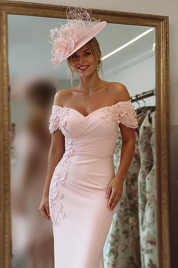 Slida av axeln rodna rosa mor till bruden klänning med applikationer